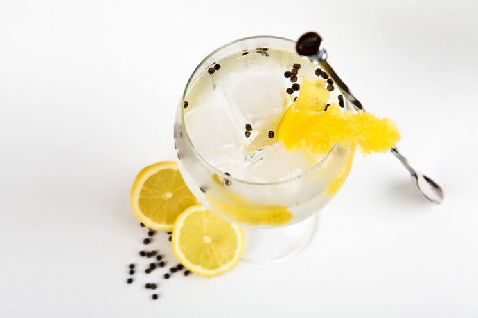 Gin og tonic - en klassisk velkomstdrink før middagen